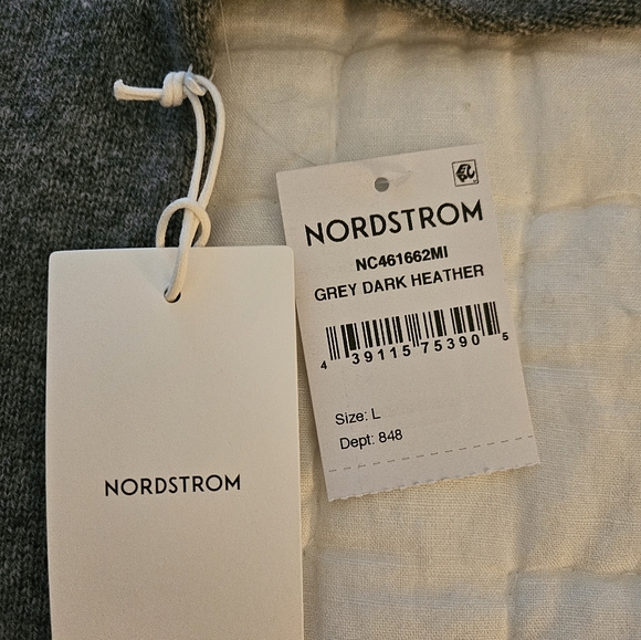 Woman's Cashmere Sweater *NWT* - Picture 3 of 6